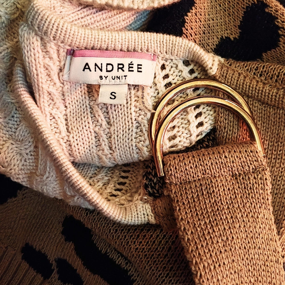 5/$50 EUC Andreé By Unit The Kendall Sweater Cold Shoulder Leopard Buckle Sz.S - Picture 7 of 9